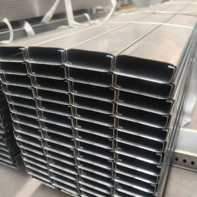 Wie kann eine Wasserrinne aus Stahl für PV-Dächer die Solarentwässerung und den langfristigen Dachschutz verbessern?